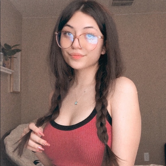 Meet your Posher, Isabel - Picture 1 of 2